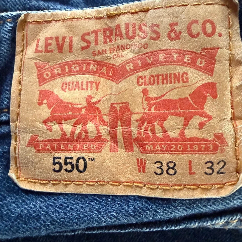 Levis 550 Jeans Relaxed Fit Men's 38x32 Dark Wash Blue Denim Pants 00550-0216